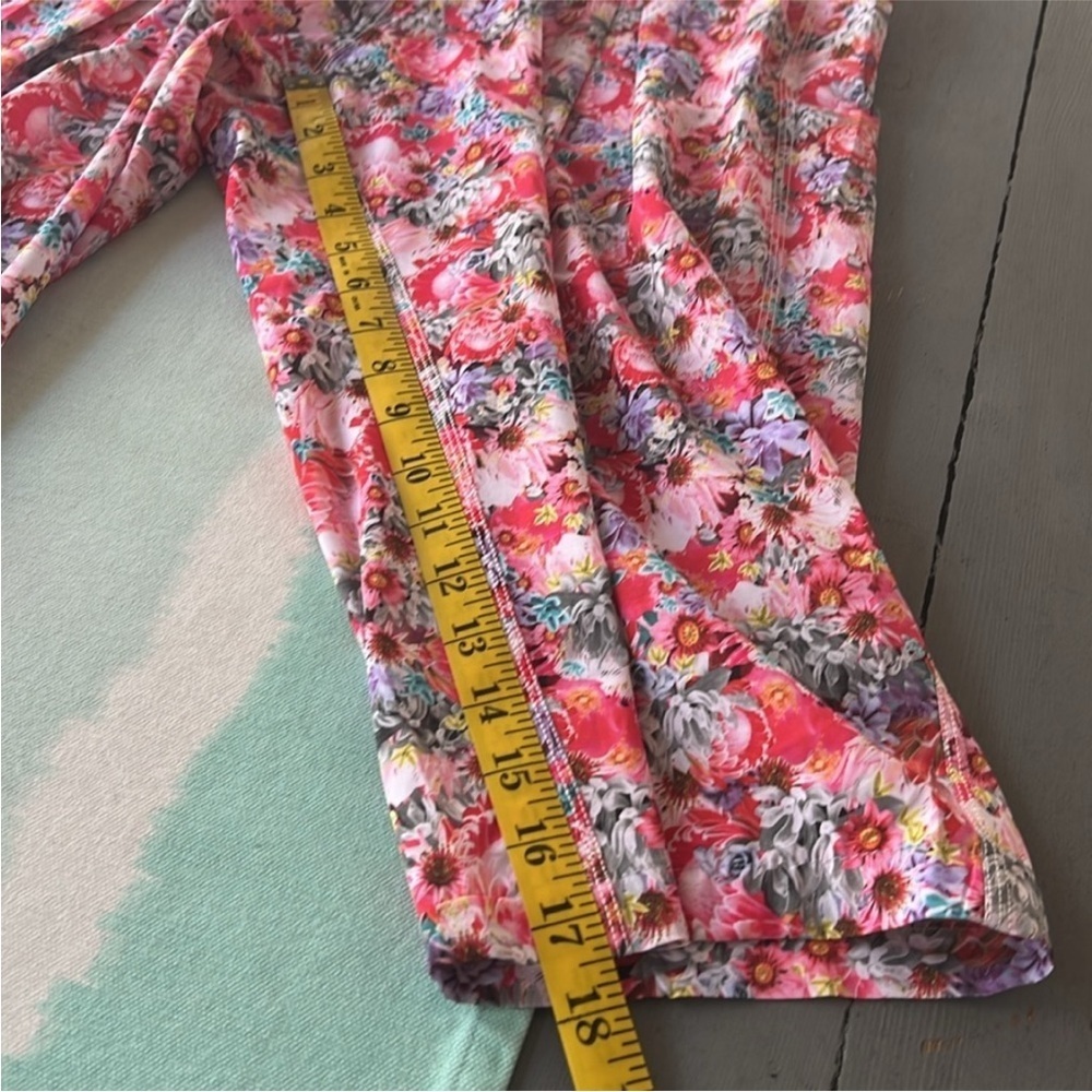 Lululemon Floral Print Rollin' With My Omies Pant HEM HAS BEEN ALTERED - Picture 12 of 14